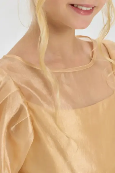 Платье нарядное с объемным декором — изображение 7