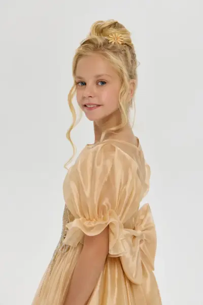 Платье нарядное с объемным декором — изображение 4