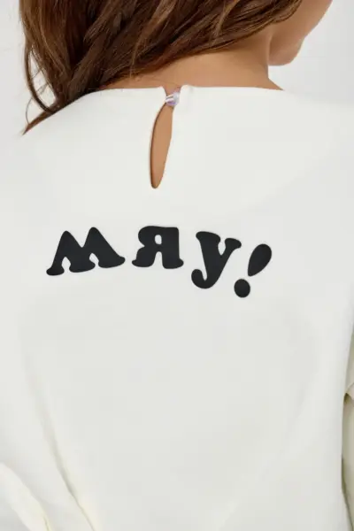 Лонгслив укороченный с декором — изображение 12