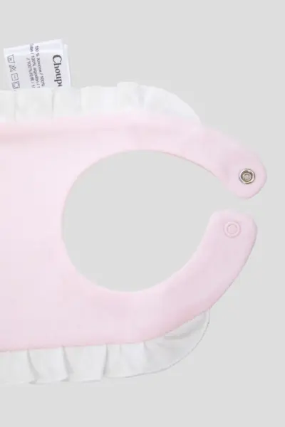 Слюнявчик нарядный с вышивкой и рюшами — изображение 3