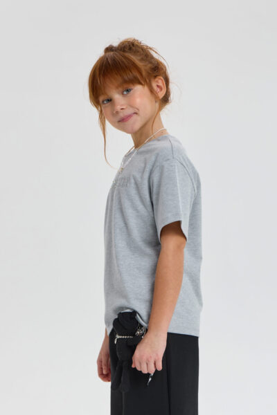 Футболка с цепочкой и декорами — изображение 3