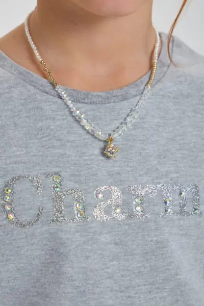 Футболка с цепочкой и декорами — изображение 11