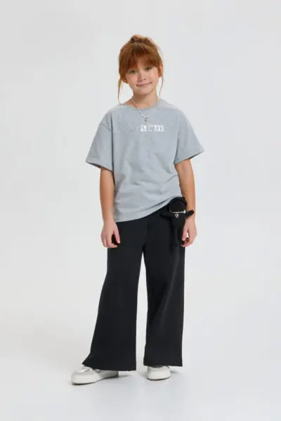 Футболка с цепочкой и декорами — изображение 6