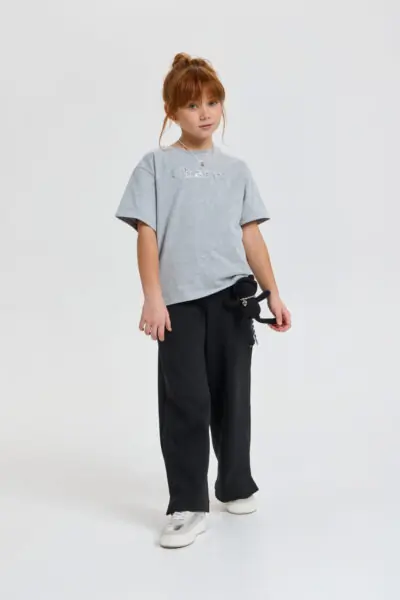 Футболка с цепочкой и декорами — изображение 9