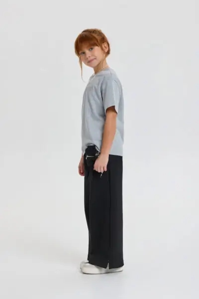 Футболка с цепочкой и декорами — изображение 7