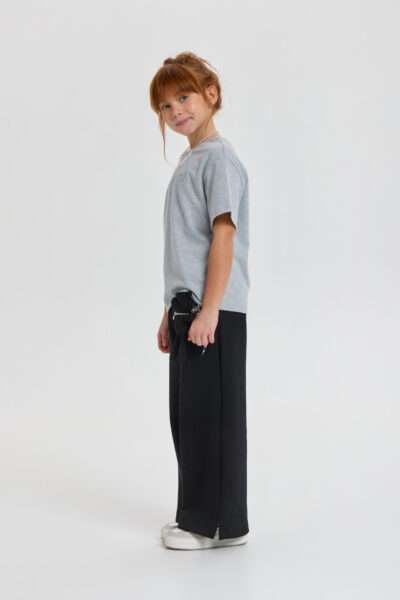 Футболка с цепочкой и декорами — изображение 6