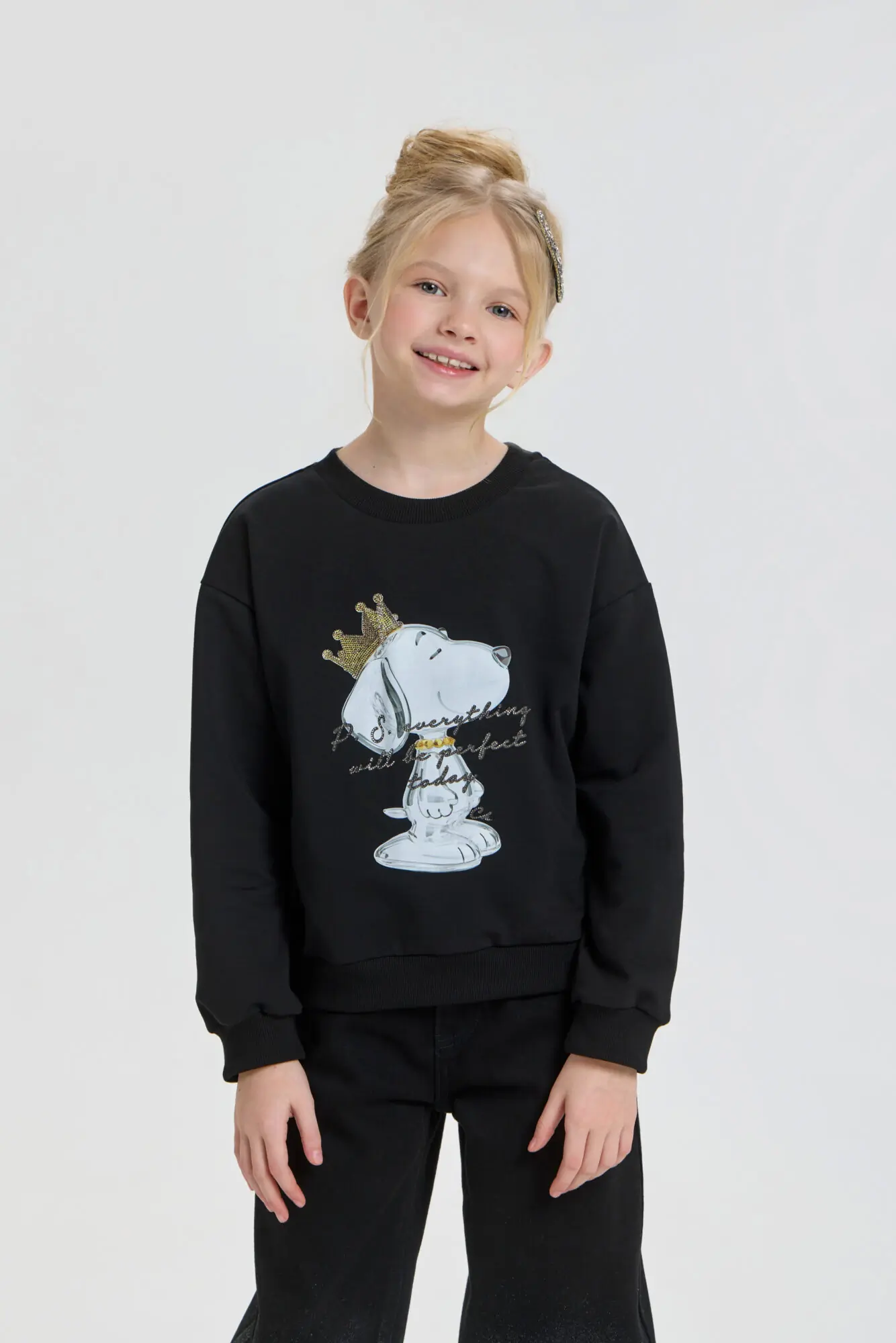 26.134 (1) Свитшот с крупной аппликацией — изображение 1