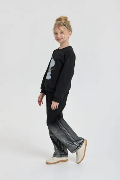 Свитшот с крупной аппликацией — изображение 7