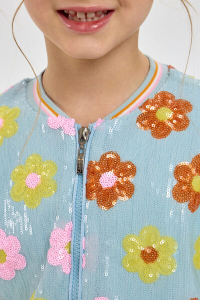 Бомбер с цветами из пайеток — изображение 12