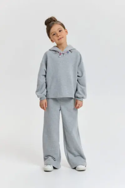 Костюм с декором (толстовка, брюки) — изображение 3