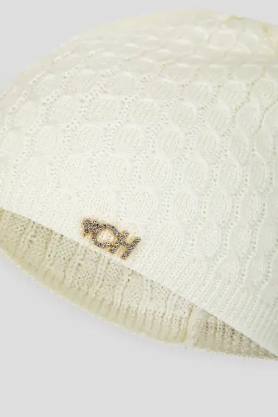 Шапка вязаная с декором — изображение 3