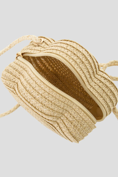 Сумочка плетеная с брелоком — изображение 3