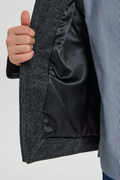 Куртка утепленная с декором и меховым воротником — изображение 14