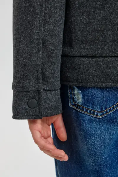 Куртка утепленная с декором и меховым воротником — изображение 13