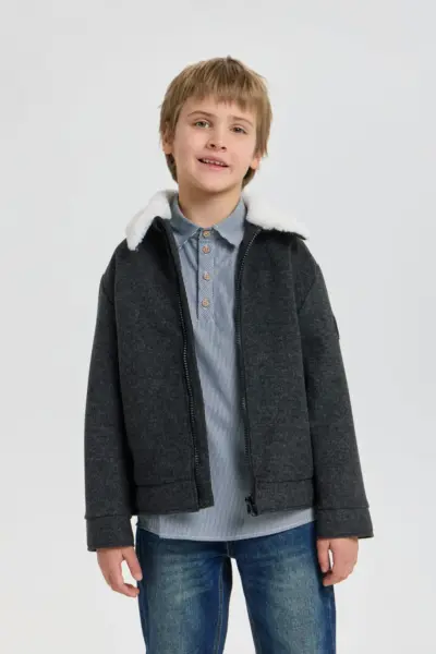 Куртка утепленная с декором и меховым воротником — изображение 5