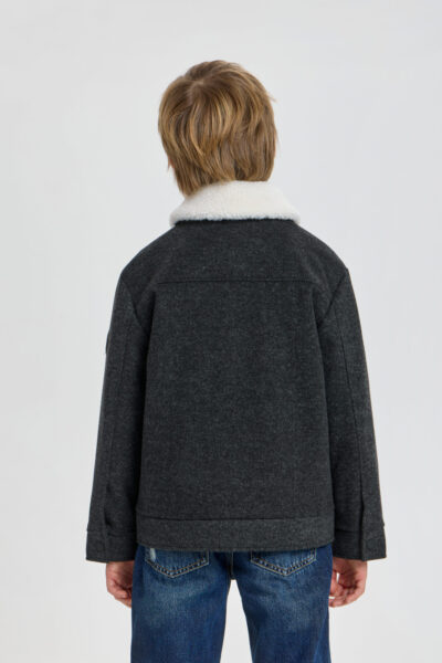 Куртка утепленная с декором и меховым воротником — изображение 8