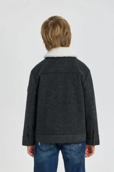 Куртка утепленная с декором и меховым воротником — изображение 8