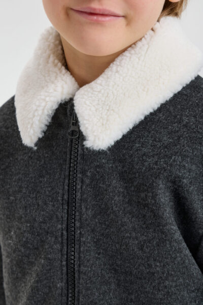 Куртка утепленная с декором и меховым воротником — изображение 9