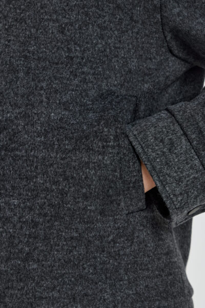 Куртка утепленная с декором и меховым воротником — изображение 10