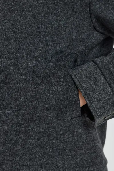 Куртка утепленная с декором и меховым воротником — изображение 10