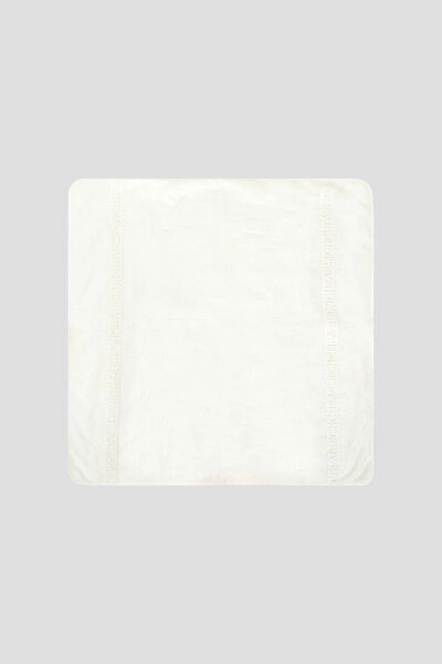 Плед  нарядный с декором — изображение 3