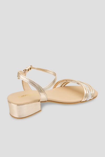 Босоножки с декором — изображение 3